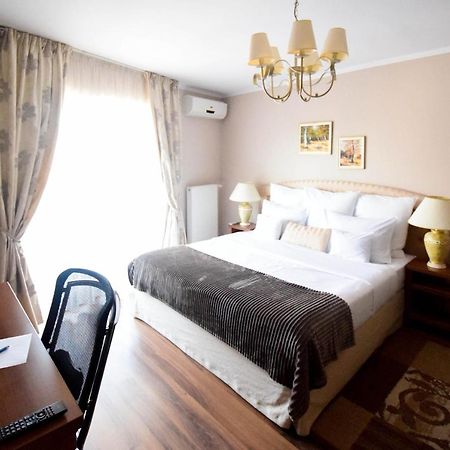 Cabrio Apart Hotel คลูจ-นาโปกา ภายนอก รูปภาพ