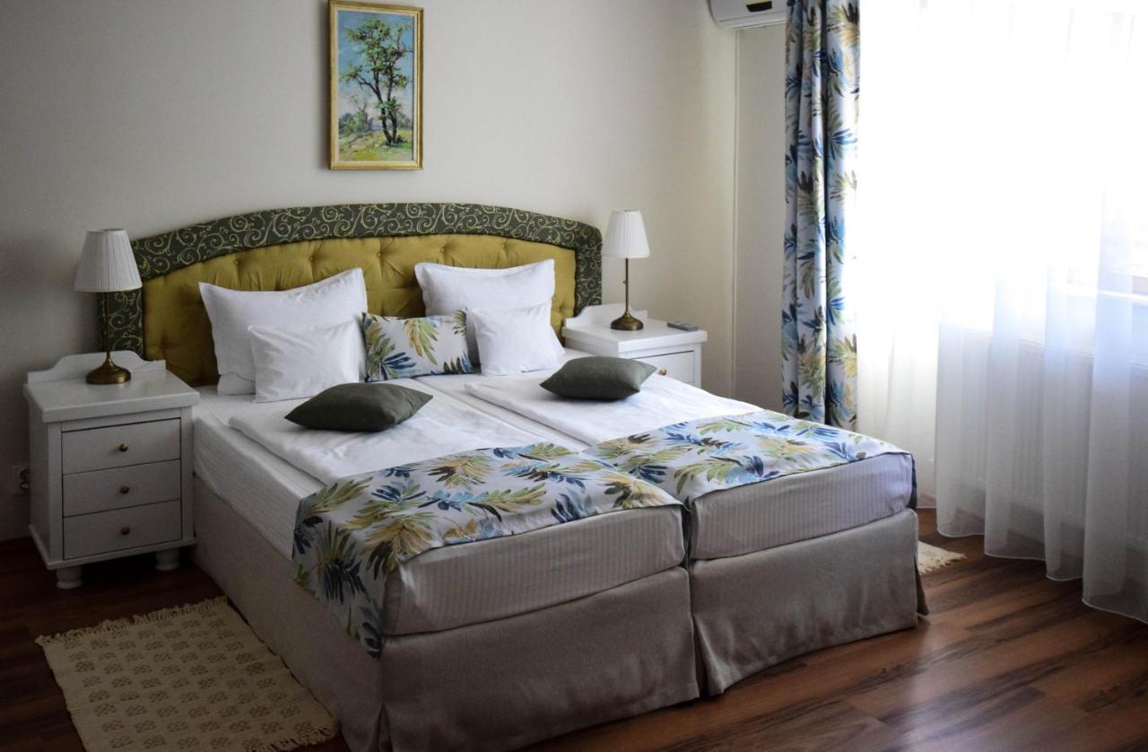 Cabrio Apart Hotel คลูจ-นาโปกา ภายนอก รูปภาพ