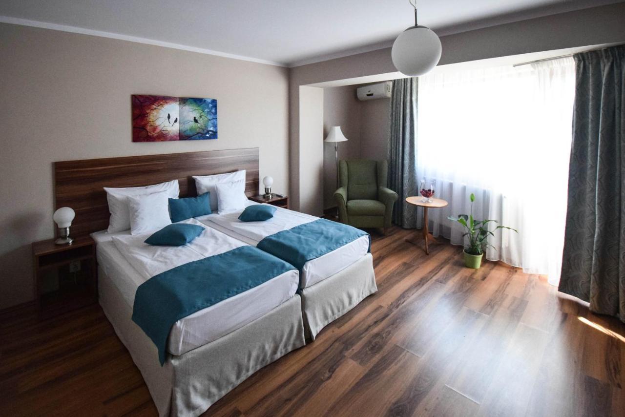 Cabrio Apart Hotel คลูจ-นาโปกา ภายนอก รูปภาพ