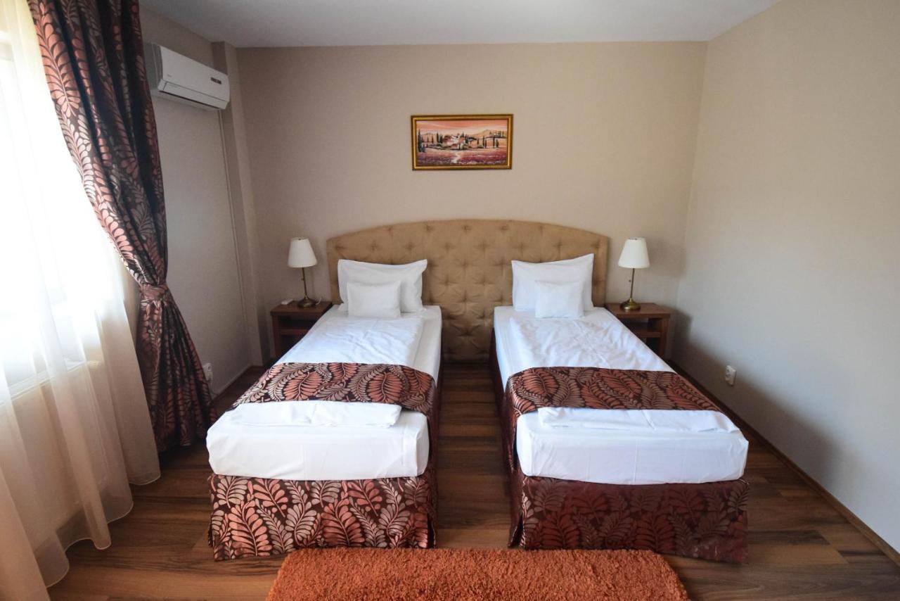Cabrio Apart Hotel คลูจ-นาโปกา ภายนอก รูปภาพ