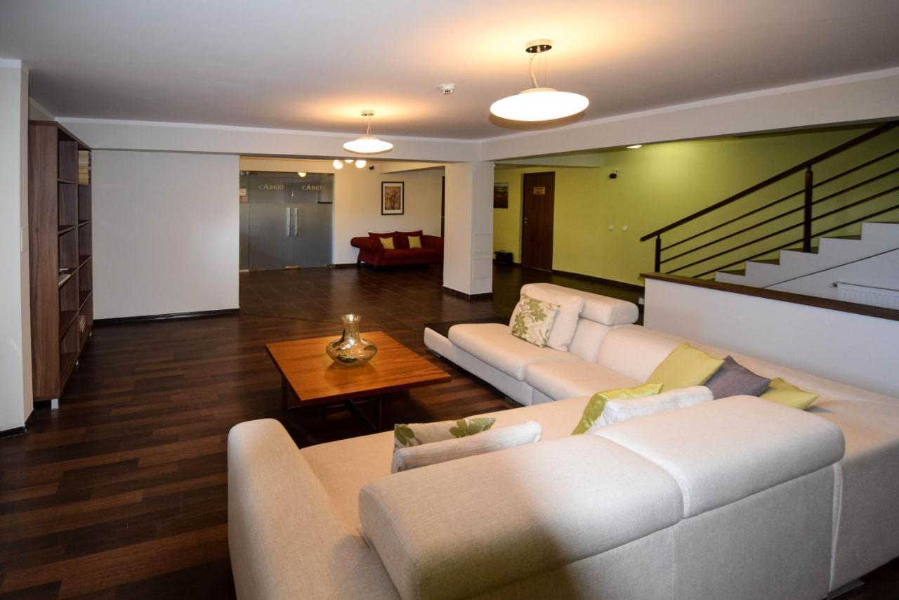 Cabrio Apart Hotel คลูจ-นาโปกา ภายนอก รูปภาพ