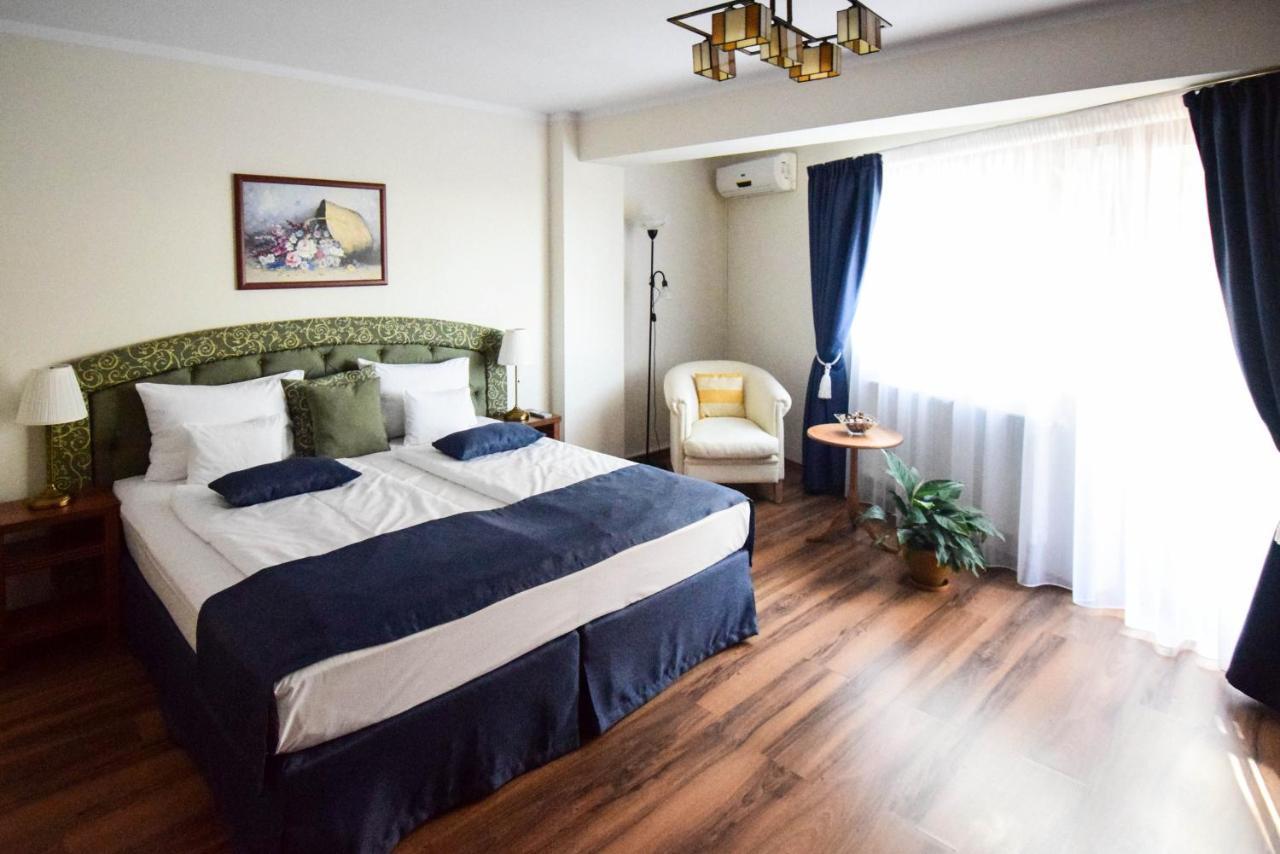 Cabrio Apart Hotel คลูจ-นาโปกา ภายนอก รูปภาพ