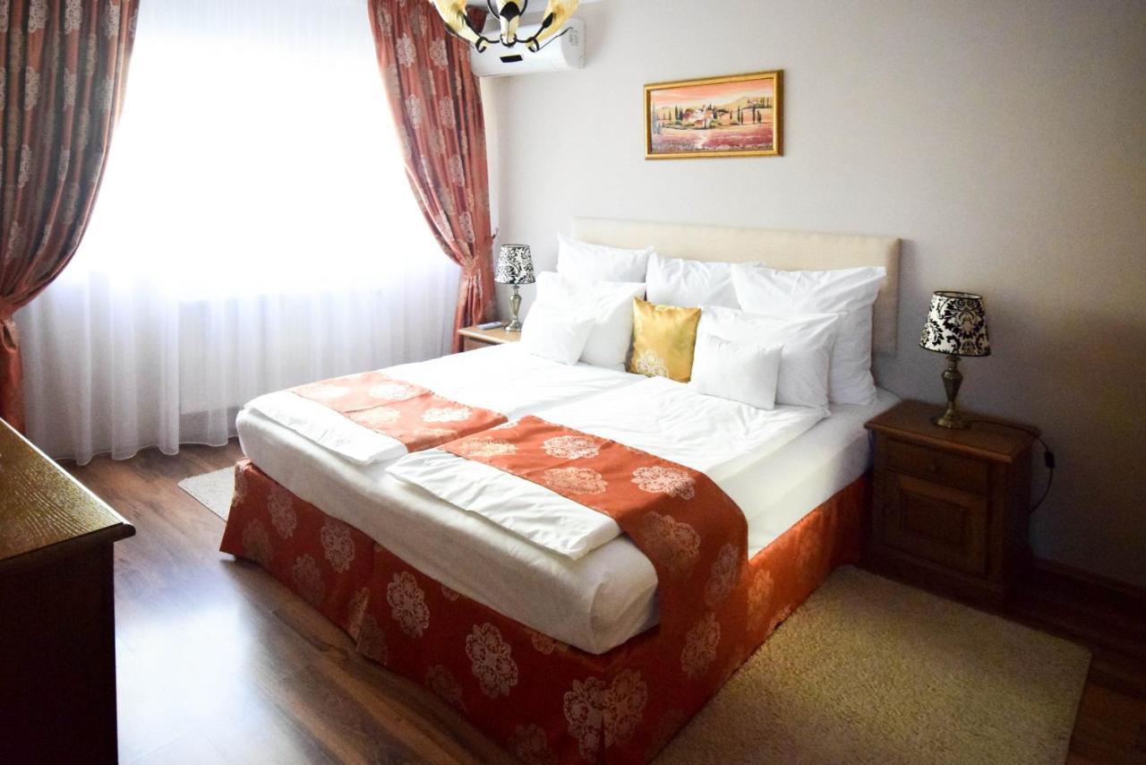 Cabrio Apart Hotel คลูจ-นาโปกา ภายนอก รูปภาพ