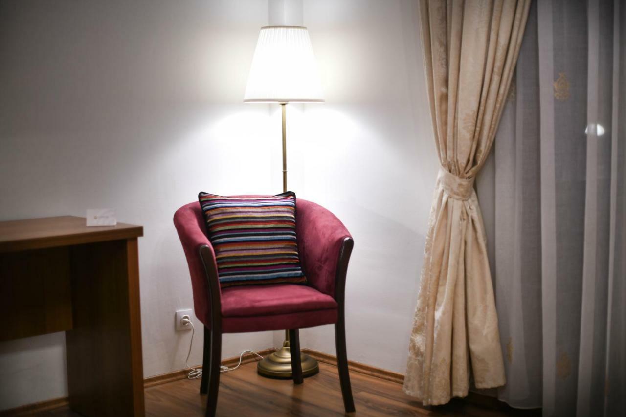 Cabrio Apart Hotel คลูจ-นาโปกา ภายนอก รูปภาพ