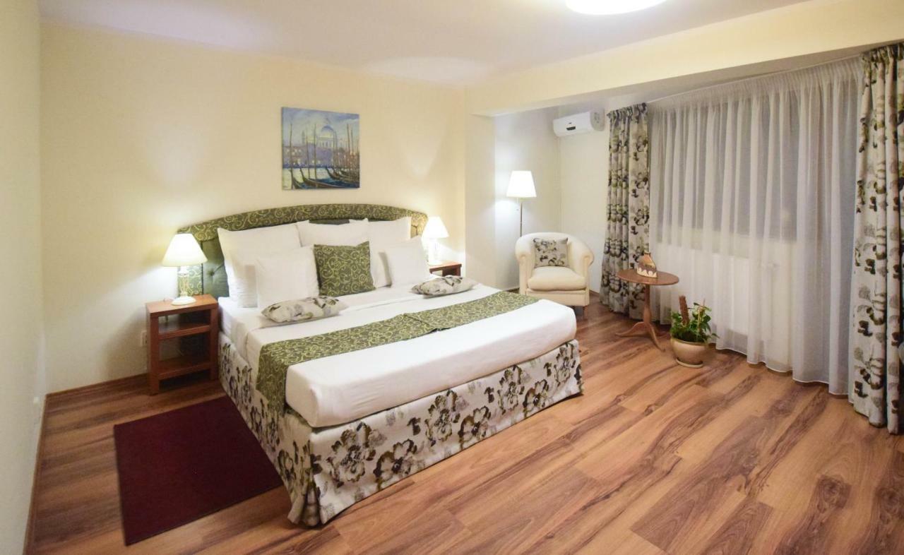 Cabrio Apart Hotel คลูจ-นาโปกา ภายนอก รูปภาพ