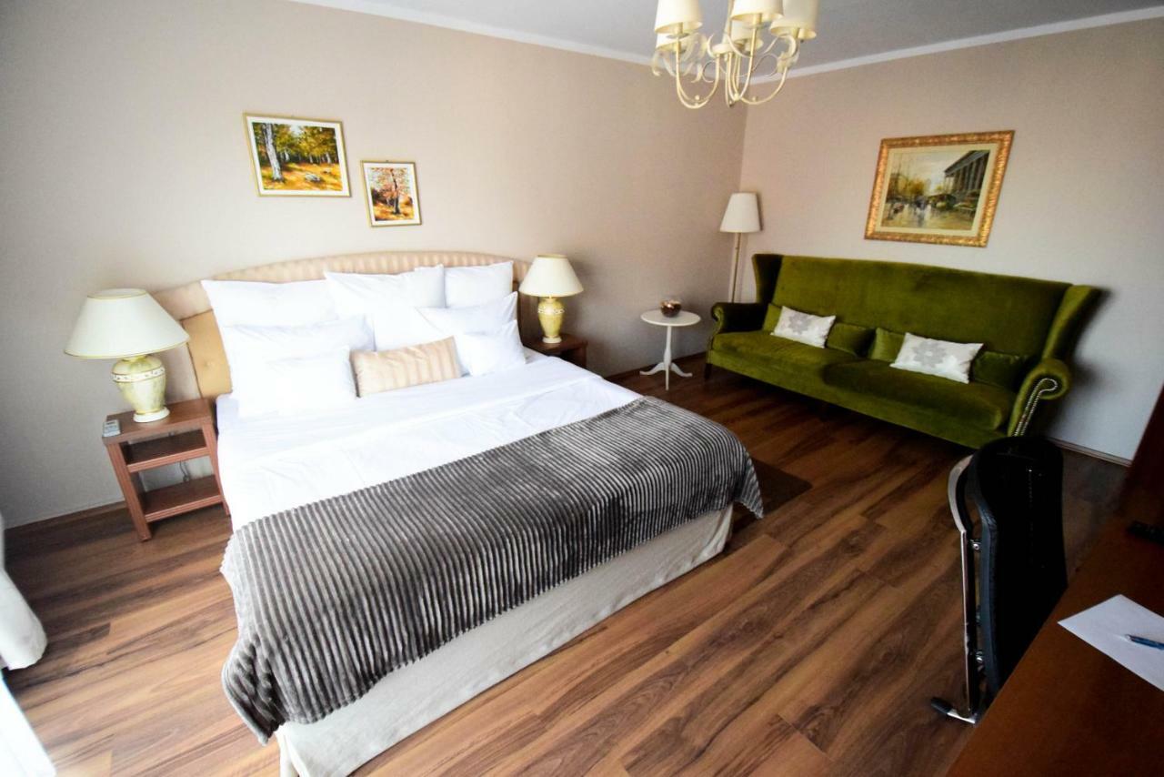Cabrio Apart Hotel คลูจ-นาโปกา ภายนอก รูปภาพ