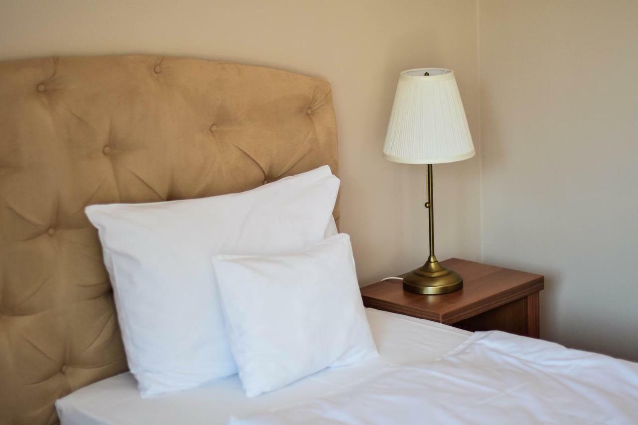 Cabrio Apart Hotel คลูจ-นาโปกา ภายนอก รูปภาพ
