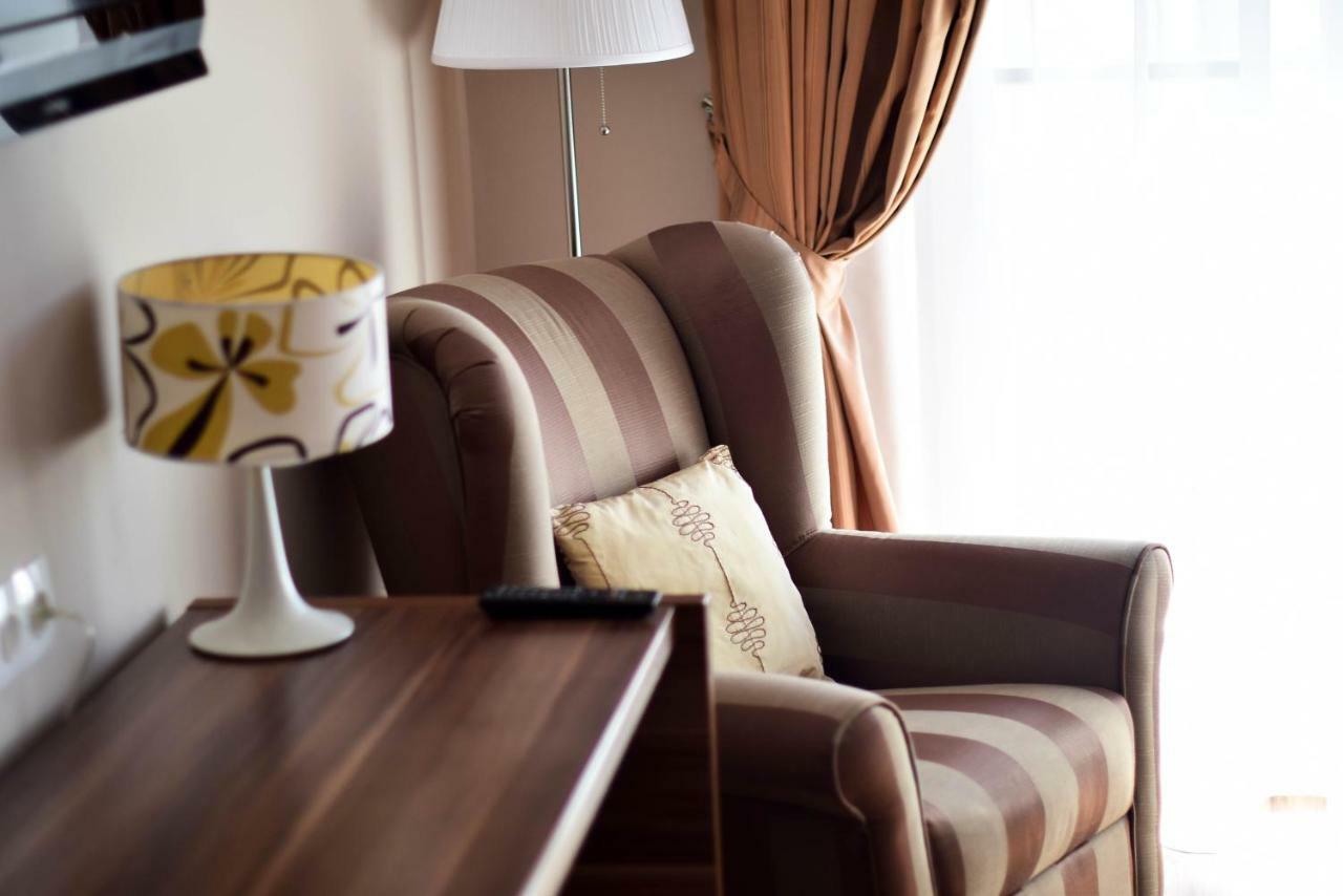 Cabrio Apart Hotel คลูจ-นาโปกา ภายนอก รูปภาพ