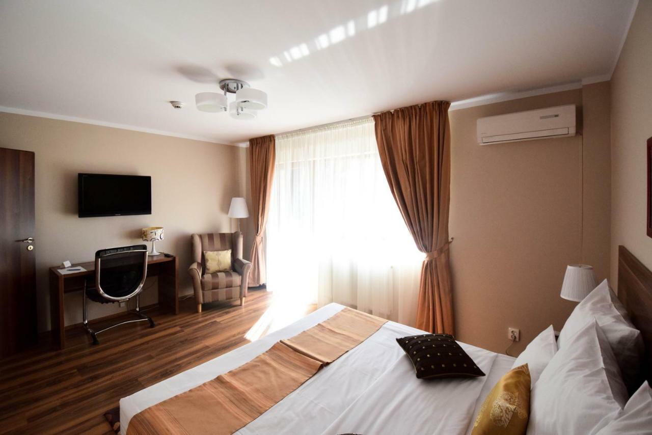 Cabrio Apart Hotel คลูจ-นาโปกา ภายนอก รูปภาพ