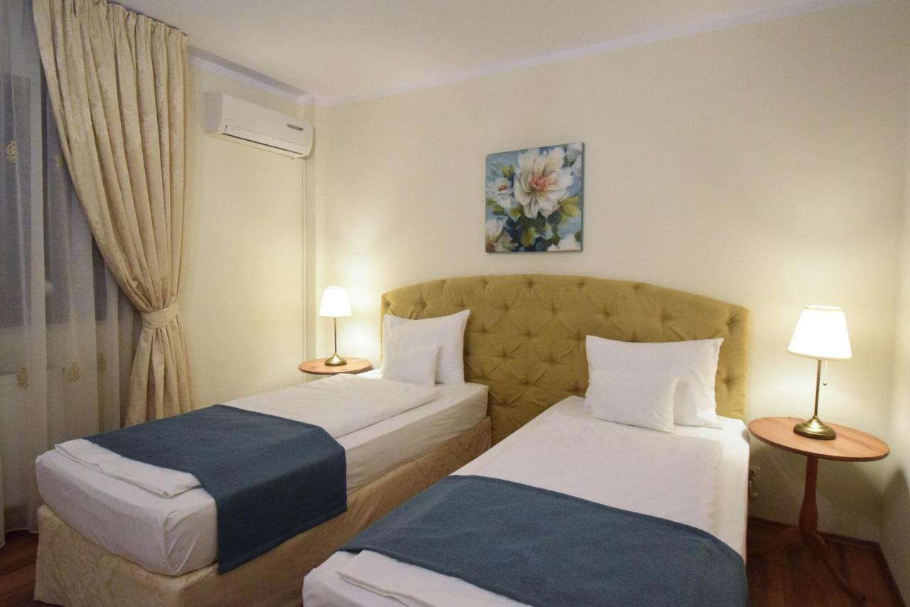 Cabrio Apart Hotel คลูจ-นาโปกา ภายนอก รูปภาพ