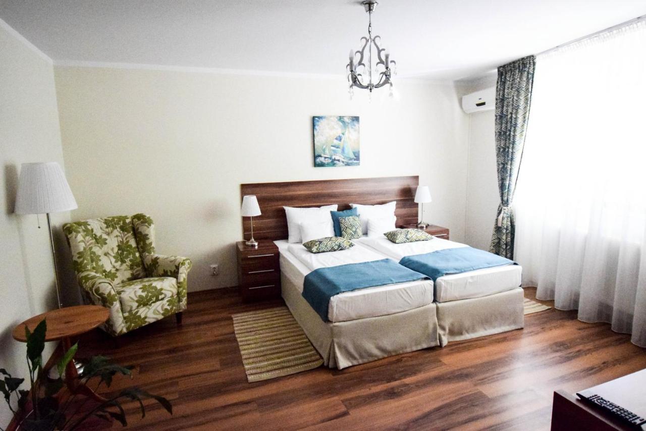 Cabrio Apart Hotel คลูจ-นาโปกา ภายนอก รูปภาพ