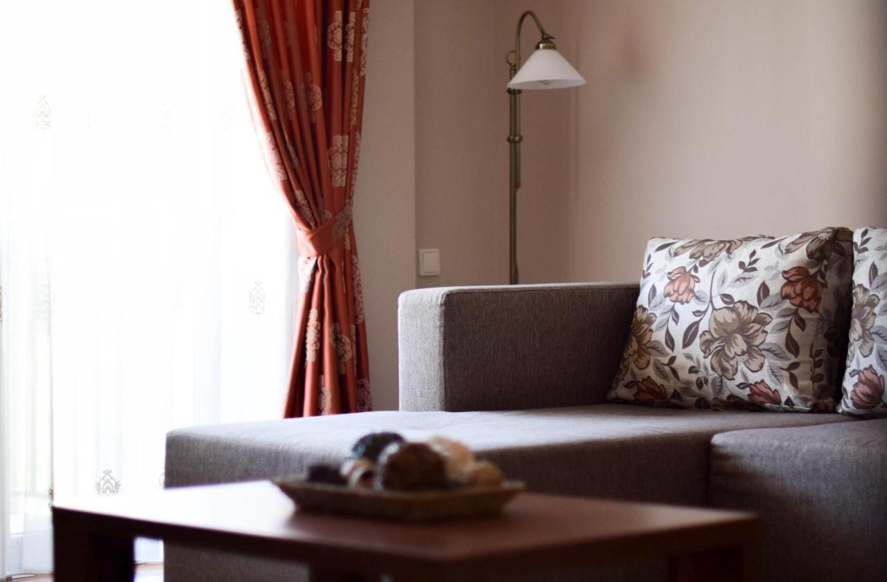 Cabrio Apart Hotel คลูจ-นาโปกา ภายนอก รูปภาพ
