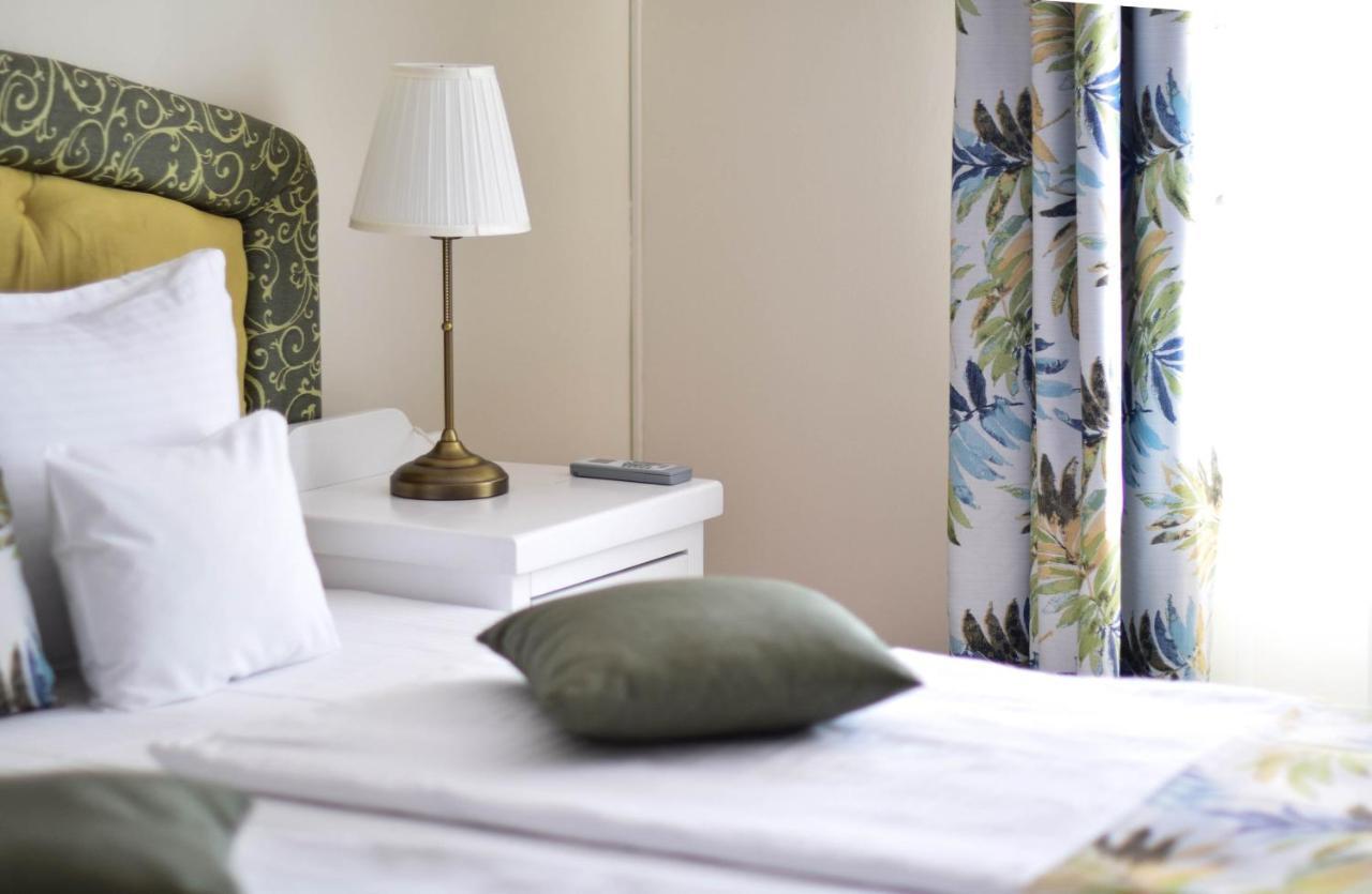 Cabrio Apart Hotel คลูจ-นาโปกา ภายนอก รูปภาพ