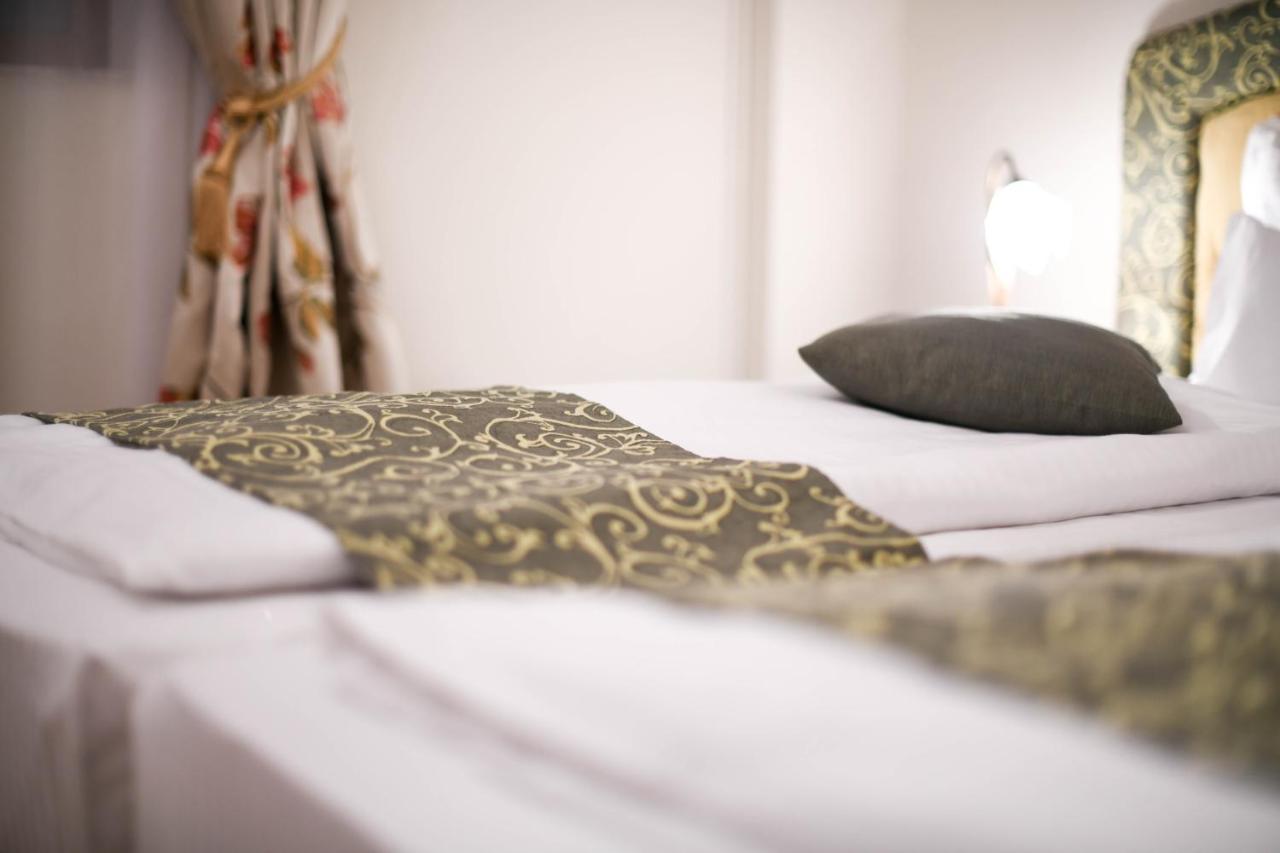 Cabrio Apart Hotel คลูจ-นาโปกา ภายนอก รูปภาพ