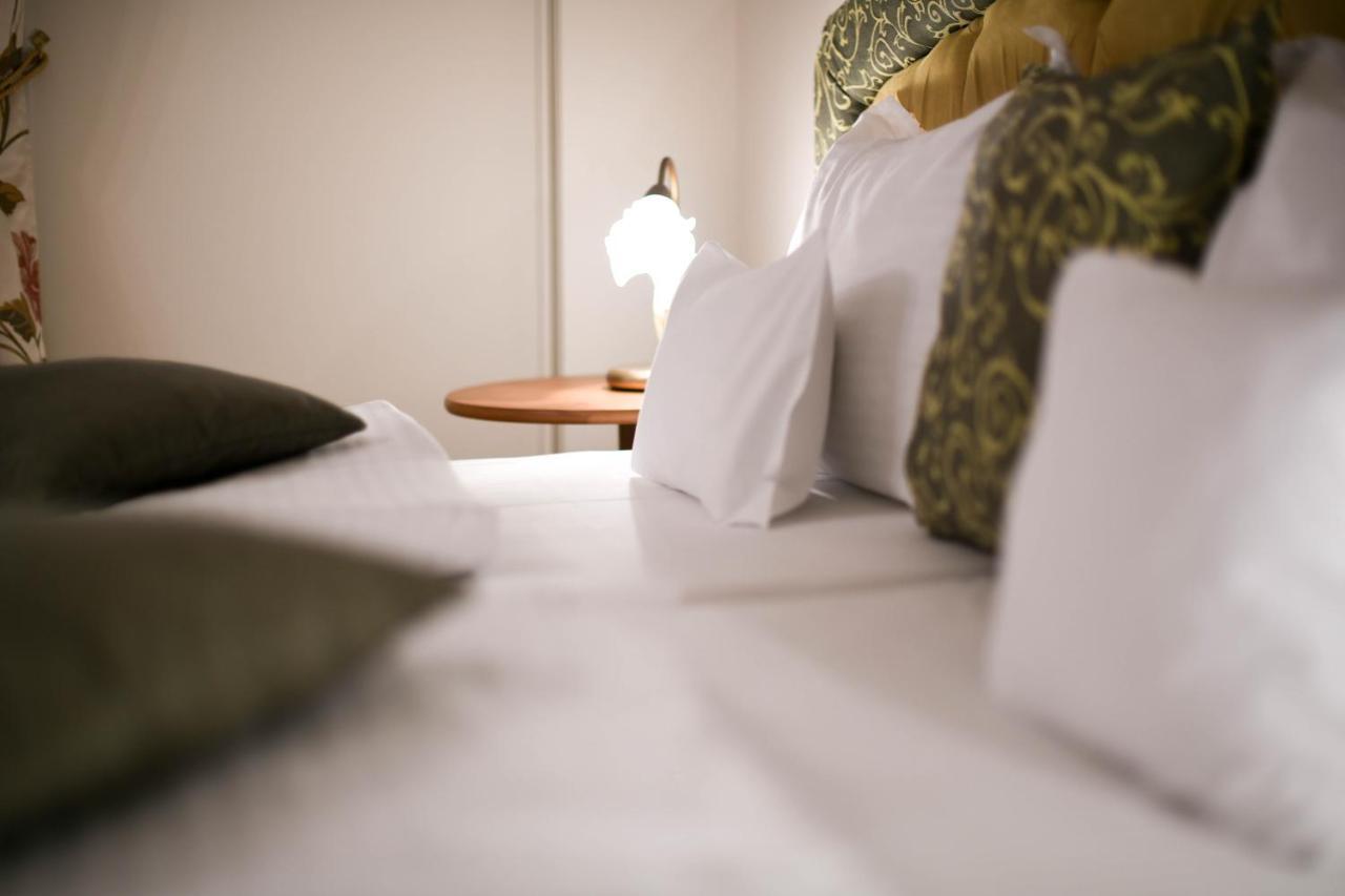 Cabrio Apart Hotel คลูจ-นาโปกา ภายนอก รูปภาพ